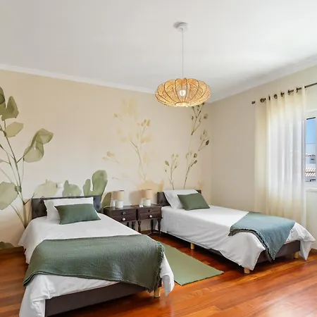 Elegant Sea View 4 Bedroom Pool, Bbq *