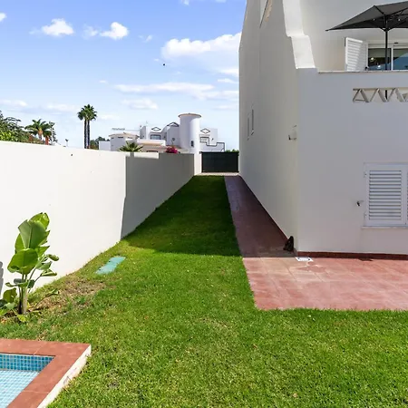 Elegant Sea View 4 Bedroom Pool, Bbq *
